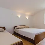Daire Two-bedroom In Hodilje