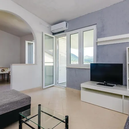 Apartment Gorgeous In Hodilje With House Sea View *