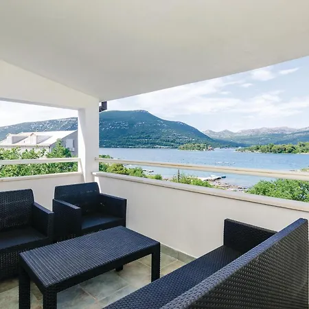 Gorgeous In Hodilje With House Sea View Apartment Ston