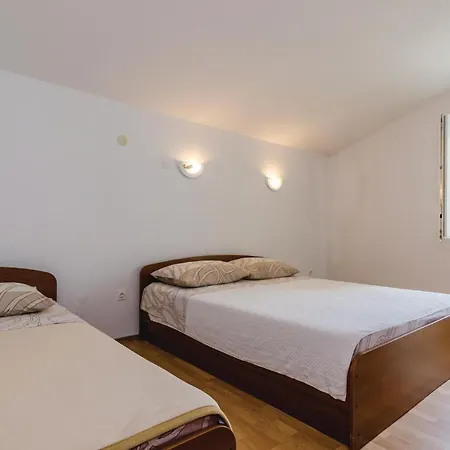 Apartment Gorgeous In Hodilje With House Sea View Ston