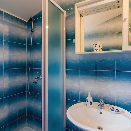 Apartment Gorgeous In Hodilje With House Sea View Ston