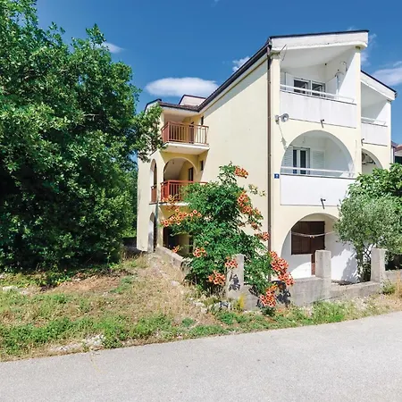 Two-bedroom In Hodilje Appartement *