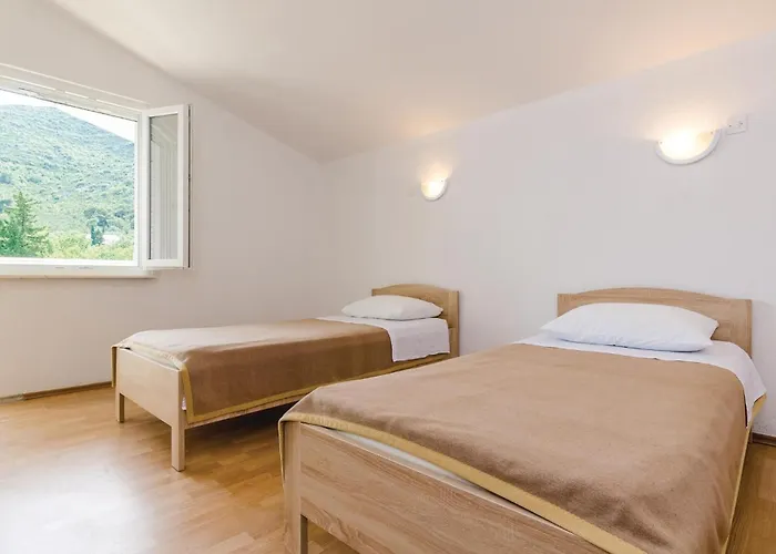 Two-bedroom In شقة *